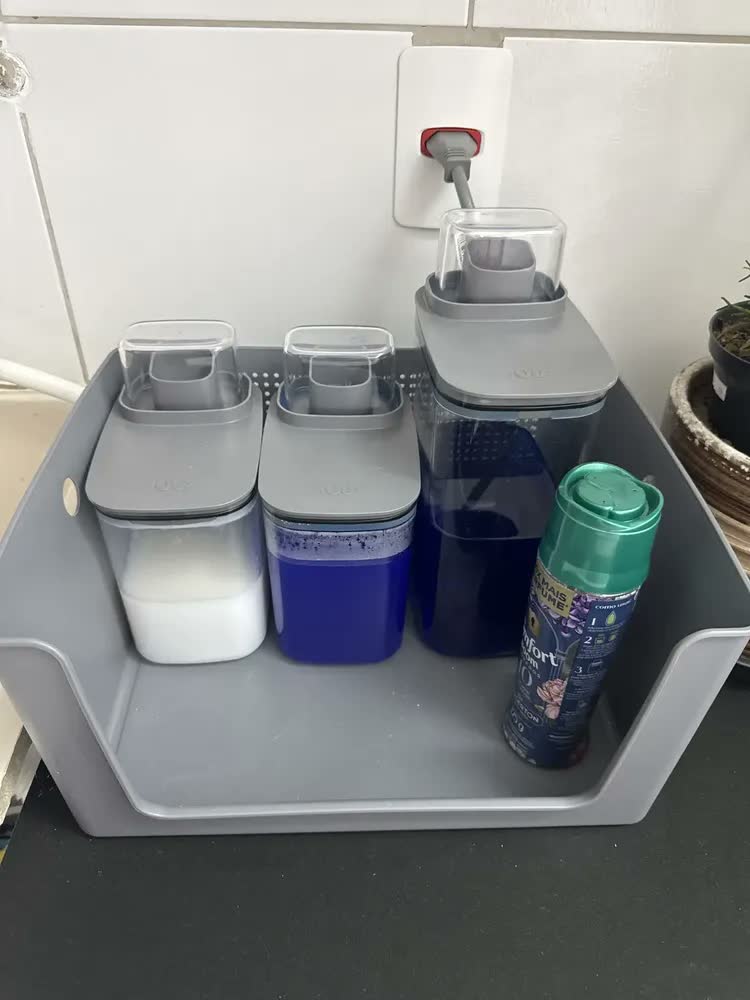 foto de Cesto Organizador Flow Abertura Frontal 16L Chumbo CFW1000CHF OU Plástico Resistente Multiuso Para Roupas Produtos de Limpeza Alimentos Brinquedos Papel Higiênico Armário Prateleira