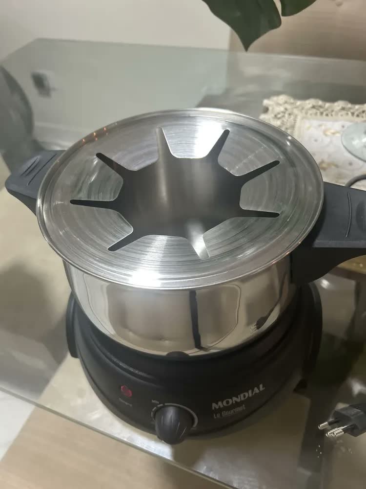 foto de Panela De Fondue Elétrica Mondial Le Gourmet Aço Inox