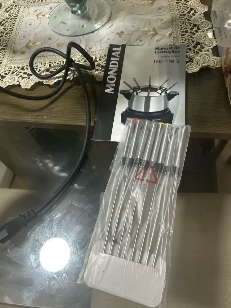 foto de Panela De Fondue Elétrica Mondial Le Gourmet Aço Inox