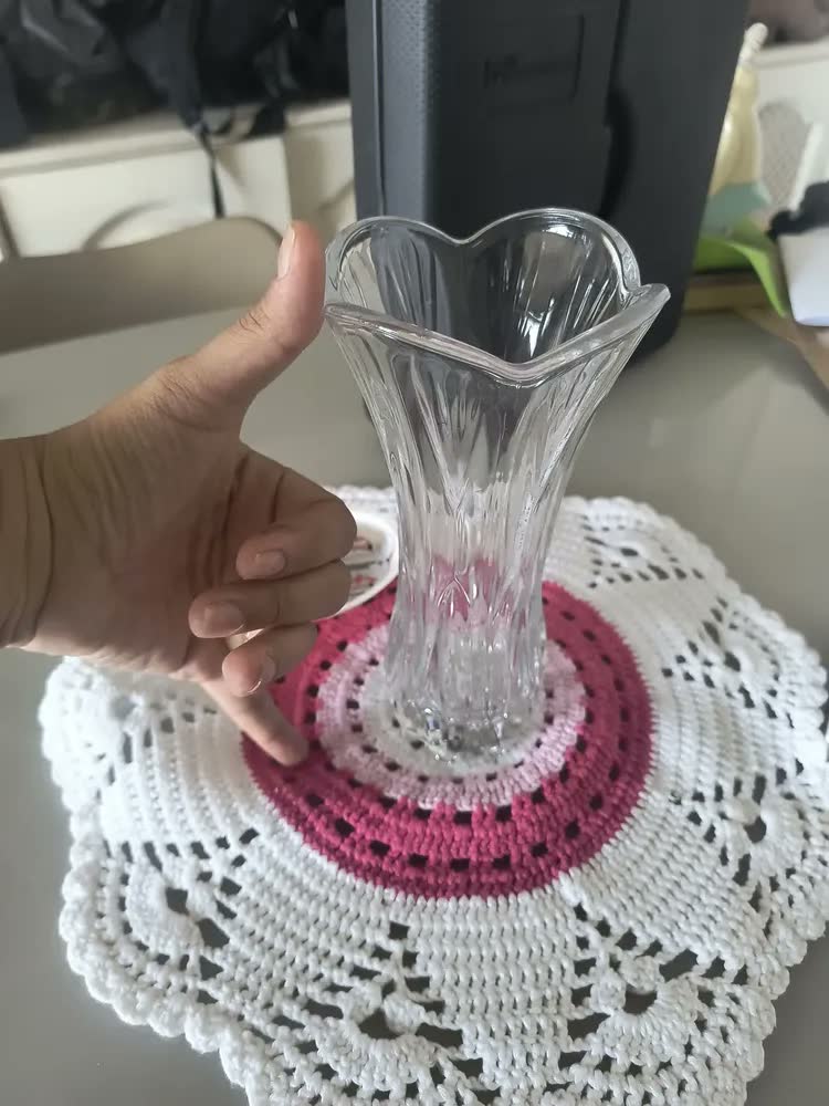 foto de Vaso Decorativo Vidro Cristal Jarrinho Arranjo Flores Sala Cor Incolor Decorado