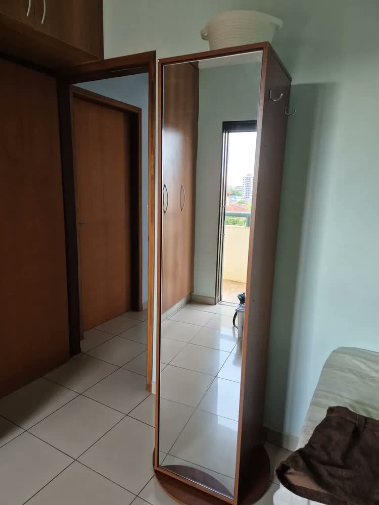 foto de Sapateira Giratória Esthela Com Espelho Para 12 Pares de Sapatos em MDF/MDP Branco
