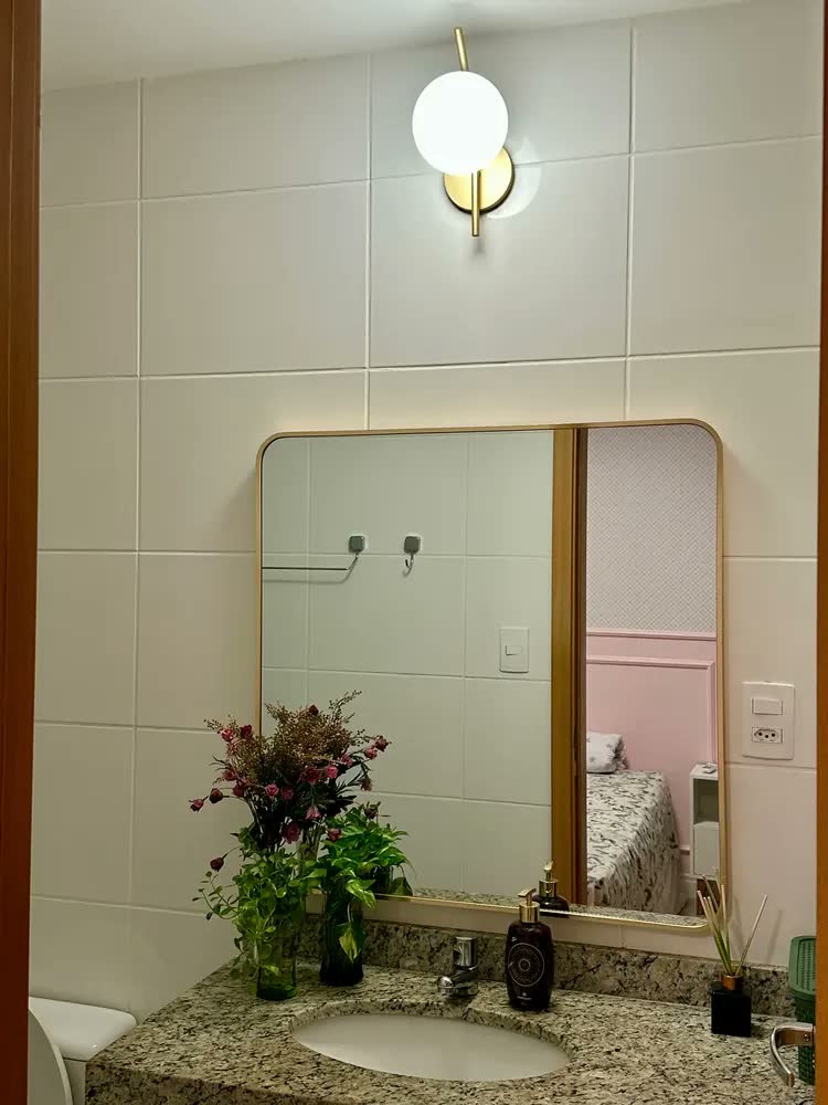 foto de Espelho Quadrado 80x80cm Moldura Dourada Preto Decorativo