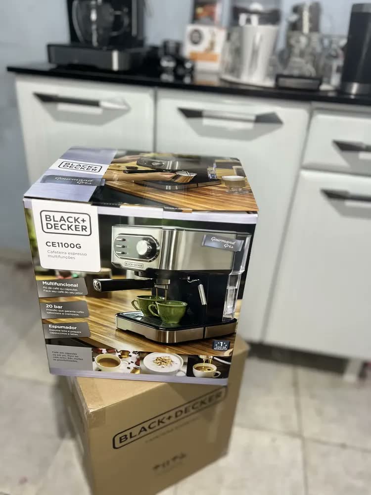 foto de Cafeteira Elétrica Black Decker Modelo CE1100G Até 2 Xícaras Simultâneas e Cápsulas Nespresso e Dolce Gusto