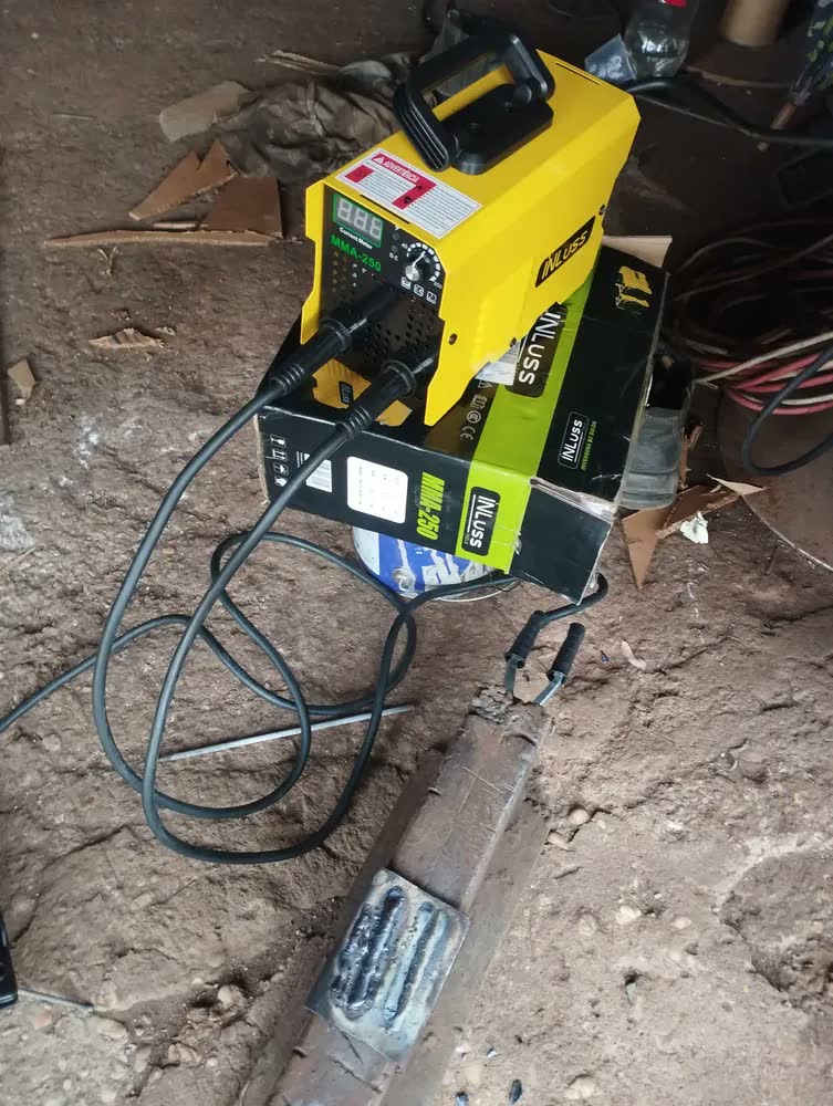foto de Máquina De Solda Inversora Portátil 250 Amperes