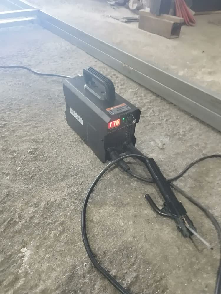 foto de Máquina De Solda Inversora Portátil 250 Amperes