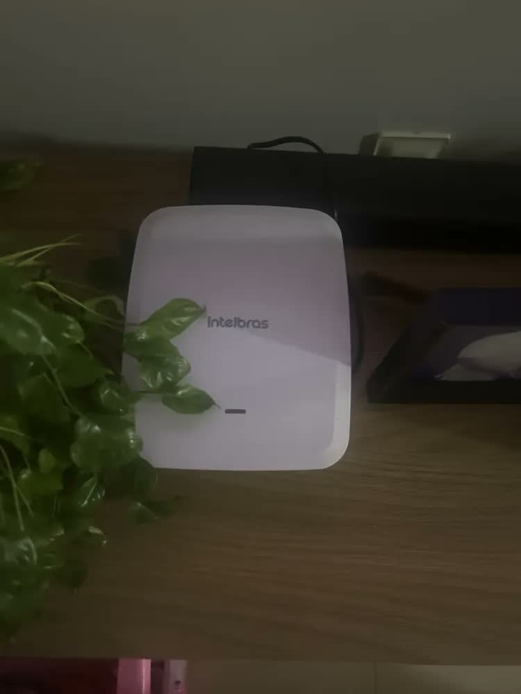 foto de Central de Alarme Wi-fi Sem Fio Intelbras AMT 8000 Pro Branco com Sirene Integrada