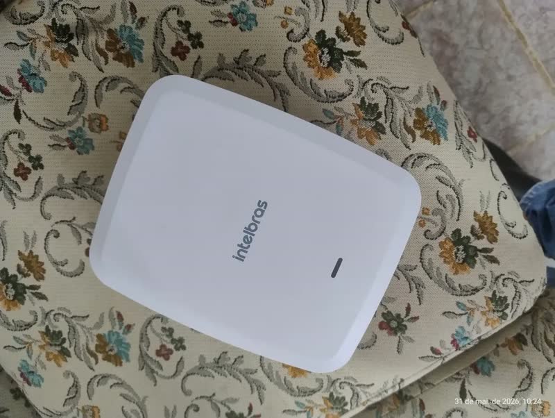foto de Central de Alarme Wi-fi Sem Fio Intelbras AMT 8000 Pro Branco com Sirene Integrada