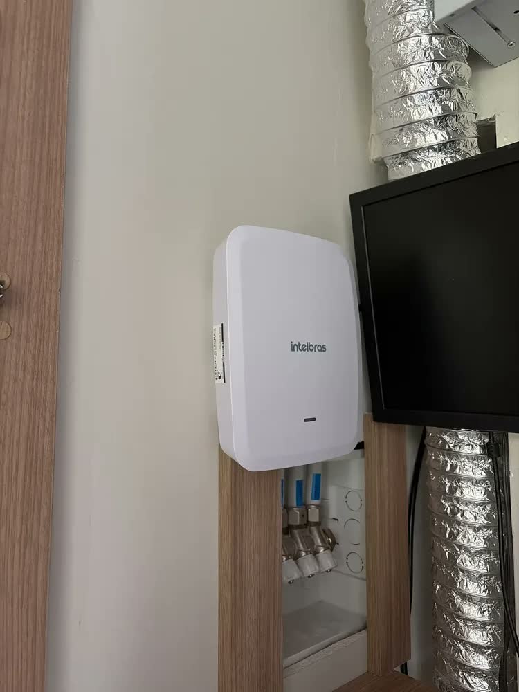 foto de Central de Alarme Wi-fi Sem Fio Intelbras AMT 8000 Pro Branco com Sirene Integrada