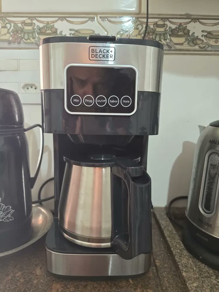 foto de Cafeteira Elétrica Inox Black Decker CM350G Capacidade 1,5L