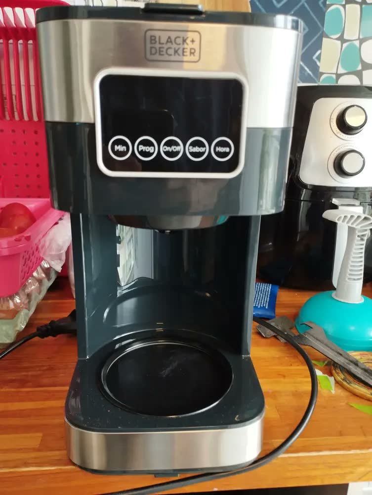foto de Cafeteira Elétrica Inox Black Decker CM350G Capacidade 1,5L