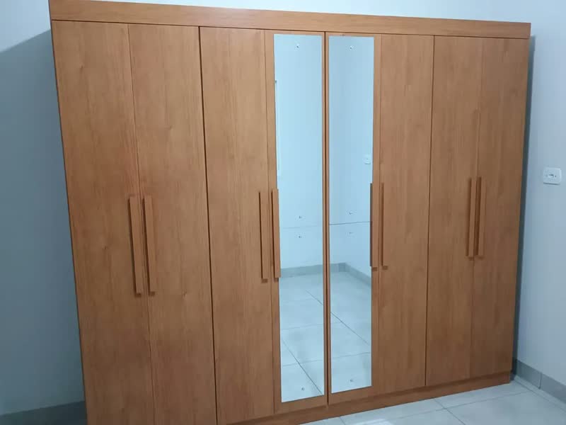 foto de Guarda-Roupa Casal Móveis Lopas Easy Slim 8 Portas Espelho Marrom Moderno