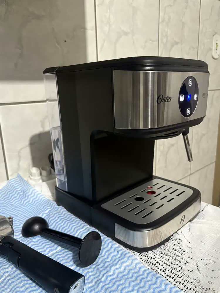 foto de Cafeteira Espresso Double Digital Oster Cor Aço escovado e Preto