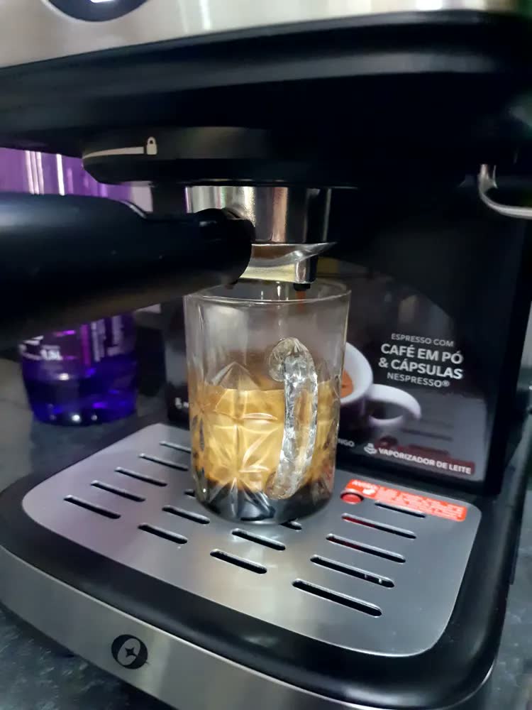 foto de Cafeteira Espresso Double Digital Oster Cor Aço escovado e Preto