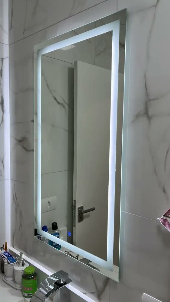 foto de Espelho retangular 90x50 jateado com led 3 cores e touch moldura led frio