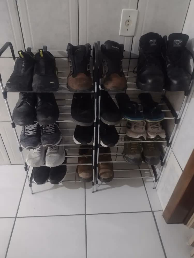 foto de Sapateira Vertical UP! Aço Inox 5 Prateleiras Preto Prata 15 Pares