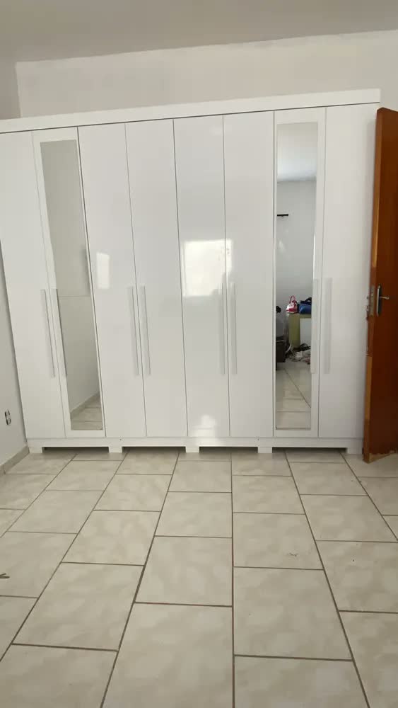 foto de Guarda Roupa Casal Grande Master New 8 Portas 4 Gavetas Cor Jatoba/Grafite