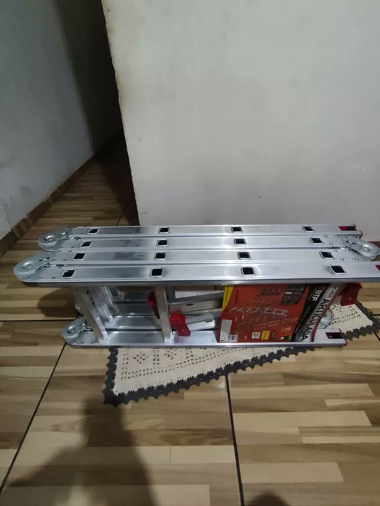 foto de Escada Multifuncional de Alumínio 4x4 com 16 Degraus Dobrável e Articulada BotaFogo – Leve e Resistente