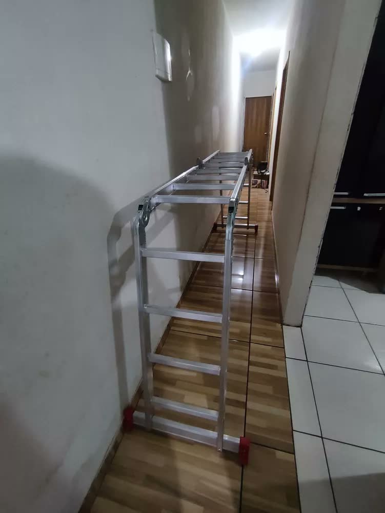 foto de Escada Multifuncional de Alumínio 4x4 com 16 Degraus Dobrável e Articulada BotaFogo – Leve e Resistente