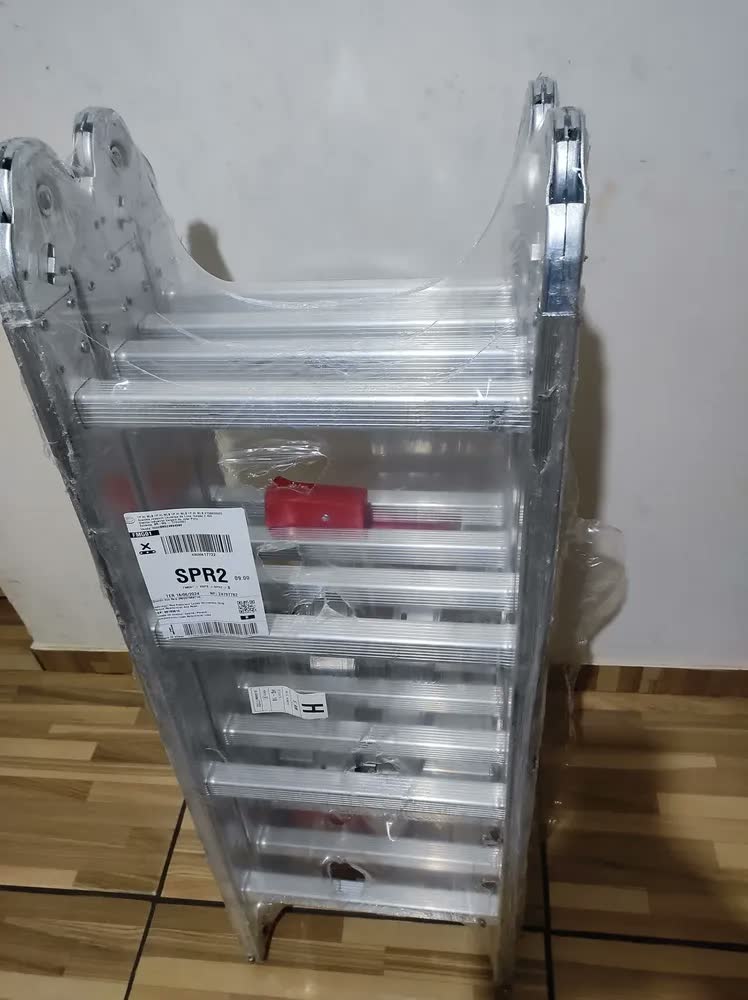 foto de Escada Multifuncional de Alumínio 4x4 com 16 Degraus Dobrável e Articulada BotaFogo – Leve e Resistente