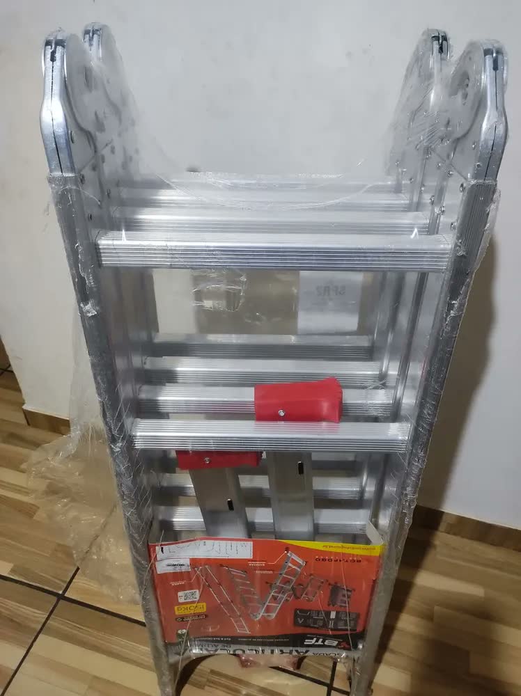 foto de Escada Multifuncional de Alumínio 4x4 com 16 Degraus Dobrável e Articulada BotaFogo – Leve e Resistente
