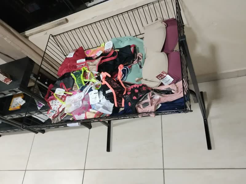 foto de Banca De Ofertas Aramada Expositor P/ Loja Cesto Cor Preto