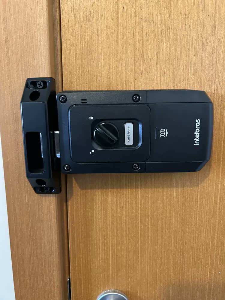 foto de Fechadura Digital Inteligente de Sobrepor MFR 1001 Preto Intelbras