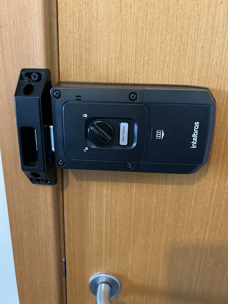 foto de Fechadura Digital Inteligente de Sobrepor MFR 1001 Preto Intelbras