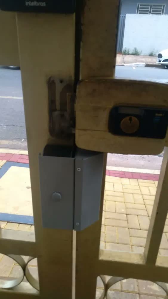 foto de Fechadura Magnética Eletroímã Ipec M150 para Portas de Correr 12VDC 150kgf