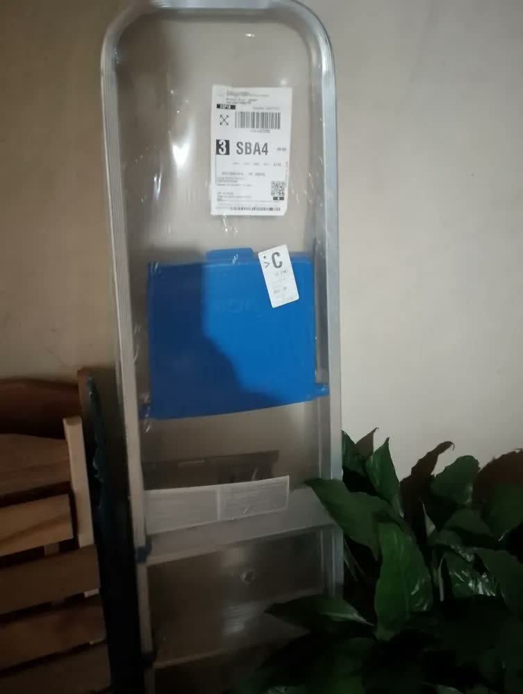 foto de Escada Dobrável Alumínio 4 Degraus Doméstica Capacidade