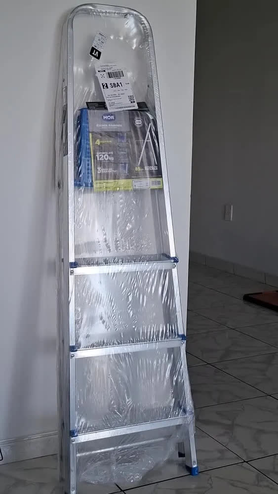 foto de Escada Dobrável Alumínio 4 Degraus Doméstica Capacidade