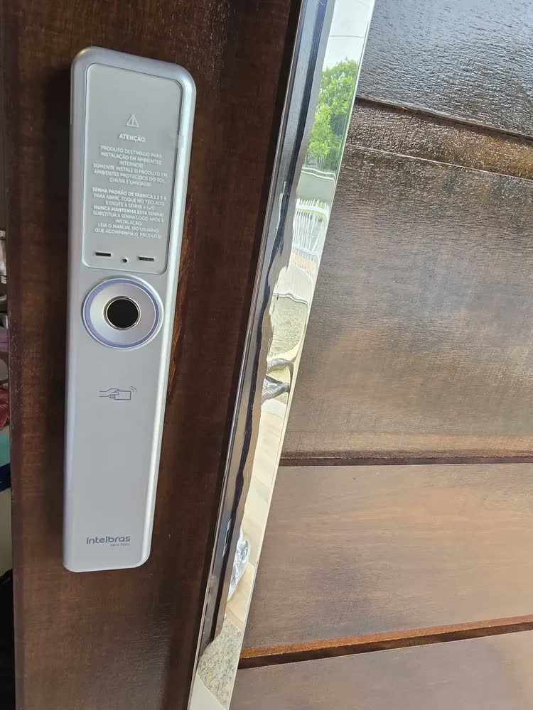 foto de Fechadura Digital De Embutir Intelbras Mfr 7001 Prata Prata