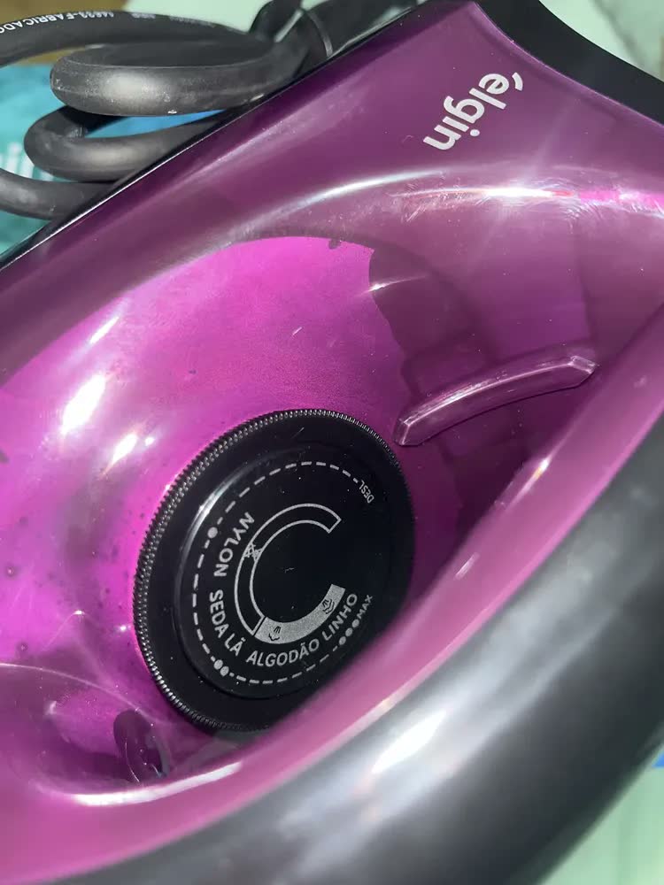 foto de Ferro de Passar Easy Pass - Vapor Spray Proteção Contra Superaquecimento 1.700W