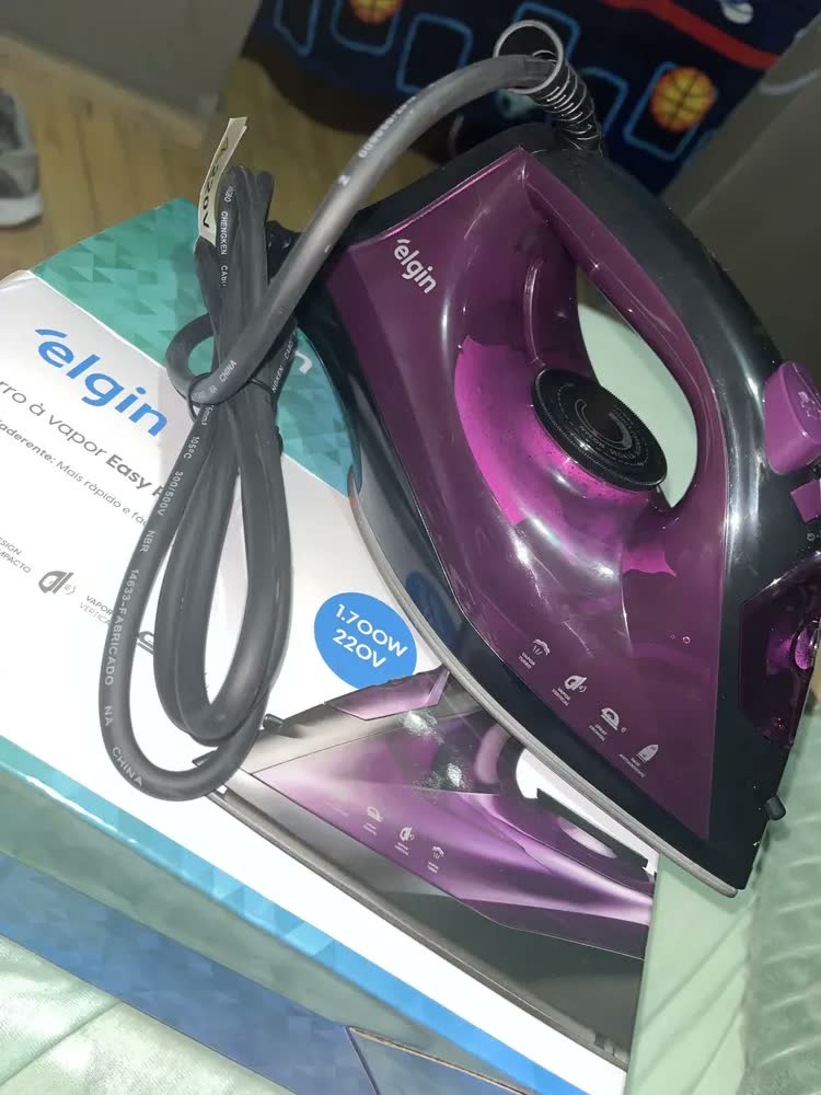 foto de Ferro de Passar Easy Pass - Vapor Spray Proteção Contra Superaquecimento 1.700W