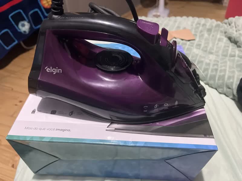 foto de Ferro de Passar Easy Pass - Vapor Spray Proteção Contra Superaquecimento 1.700W