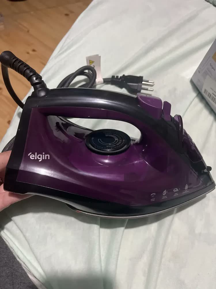 foto de Ferro de Passar Easy Pass - Vapor Spray Proteção Contra Superaquecimento 1.700W