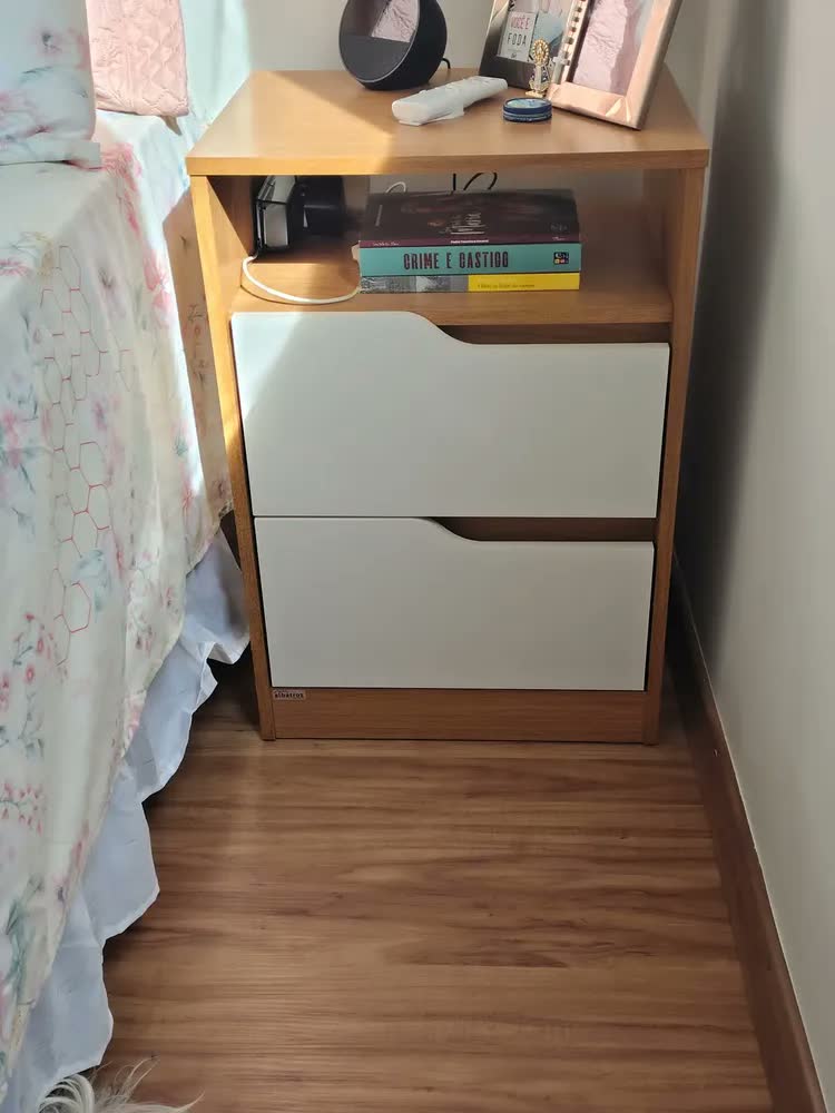 foto de Mesa de Cabeceira Sole para Quarto, com 2 Gavetas e Puxador Cava, em Cinamomo e Off White