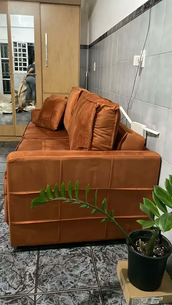 foto de Sofá Cama Retrátil e Reclinável 2,10m com Molas Karen Veludo Preto Adonai Estofados
