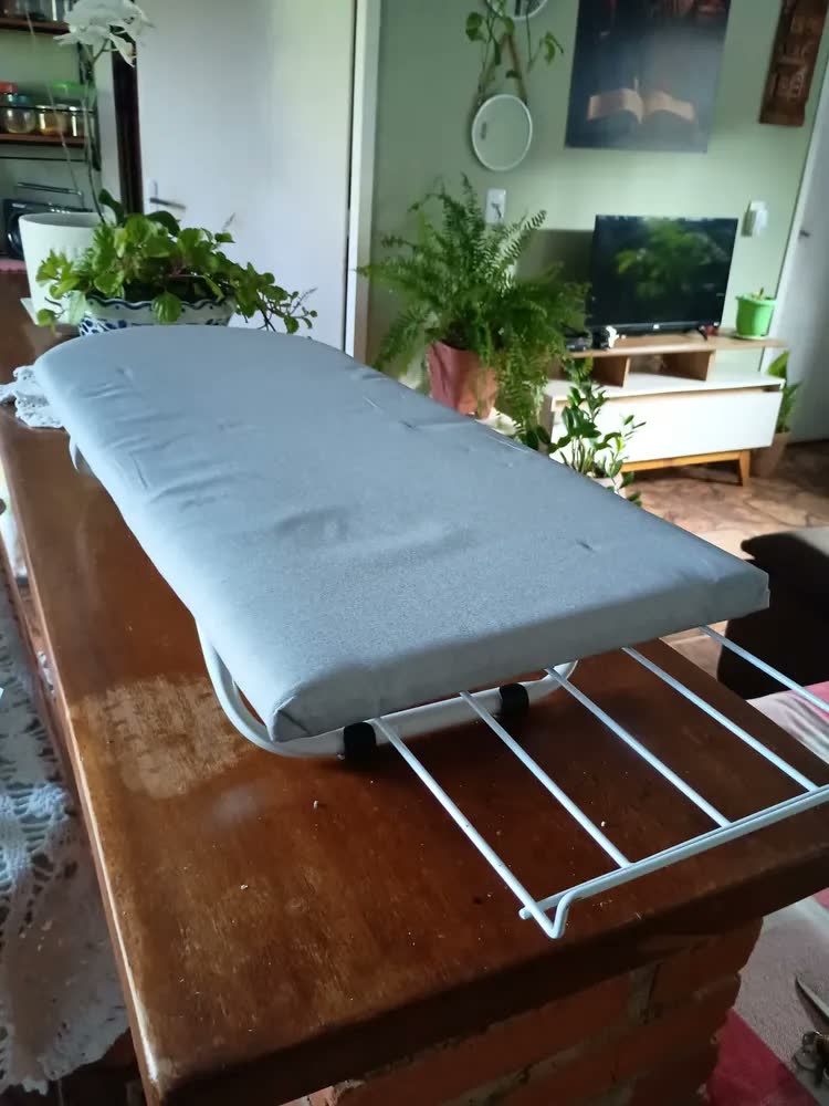 foto de Passadeira Mesa De Passar Roupas Portátil Pequena Dobrável