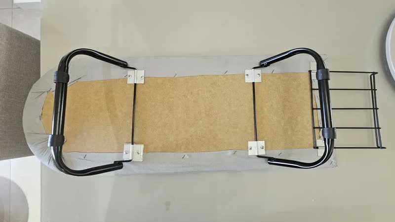 foto de Passadeira Mesa De Passar Roupas Portátil Pequena Dobrável