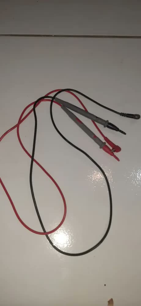 foto de Safiratec PST1043 Cabos de Multimetro Ponta Tradicional 10a 1000v Cat III para Amperimetro Multiteste Digital e Analógico