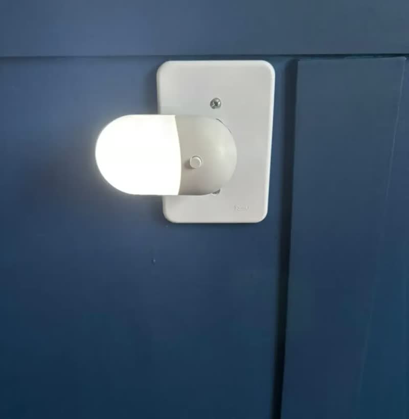 foto de Mini Abajur Luminária Tomada Luz Noturna Led Bivolt