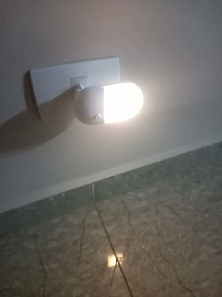 foto de Mini Abajur Luminária Tomada Luz Noturna Led Bivolt