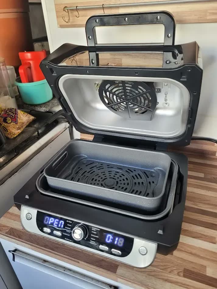 foto de Fritadeira Elétrica Air Fryer WAP Barbecue com Painel Digital e 12 Funções 127V