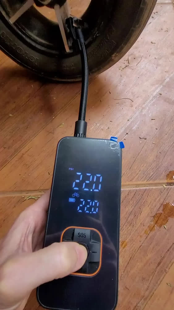 foto de Compressor de ar Portátil Bateria Conector Veicular Bivolt 150 Psi Power Bank E Auxiliar De Partida Mais Emergencial