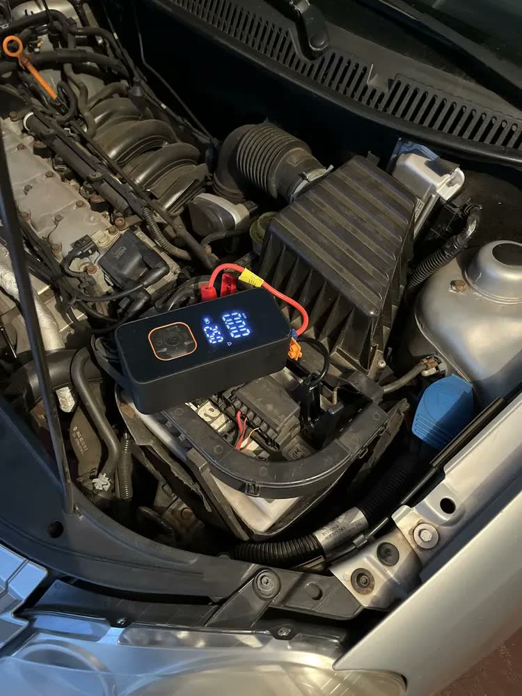 foto de Compressor de ar Portátil Bateria Conector Veicular Bivolt 150 Psi Power Bank E Auxiliar De Partida Mais Emergencial