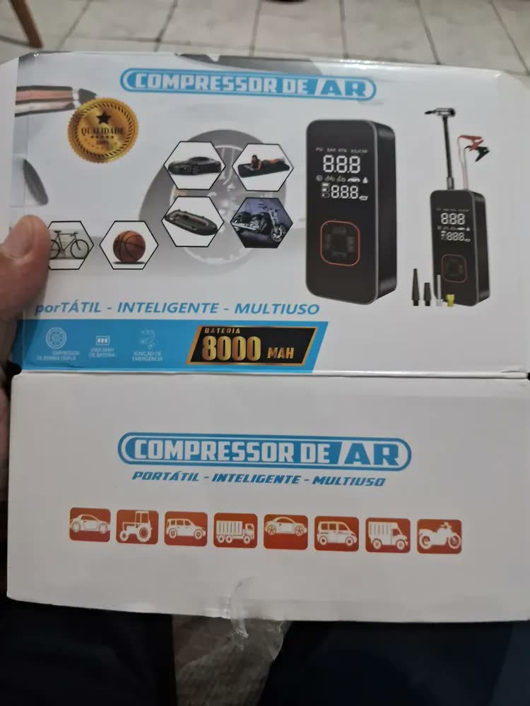 foto de Compressor de Ar Digital para Pneus com Auxiliar de Partida, Power Bank e Lanterna LED