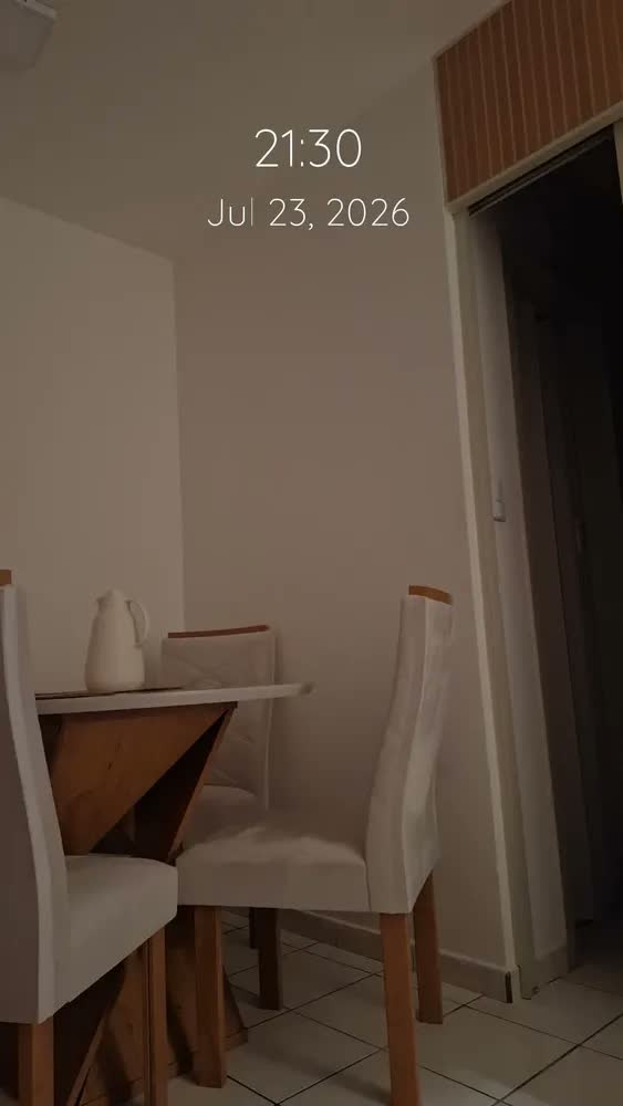 foto de Yescasa conjunto mesa redonda com 4 cadeiras tampo mdf cinamomo/off white/suede pena