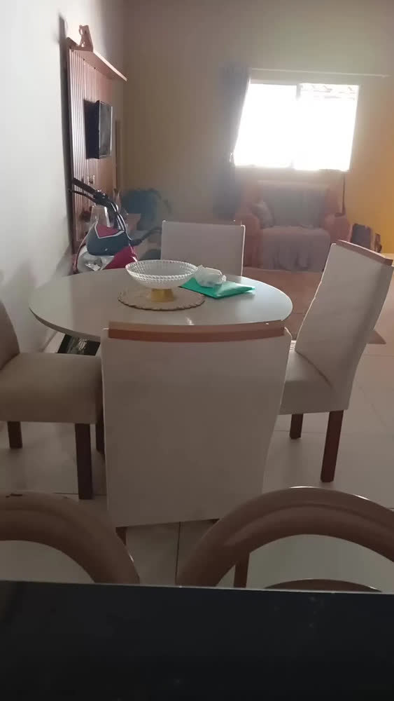 foto de Yescasa conjunto mesa redonda com 4 cadeiras tampo mdf cinamomo/off white/suede pena