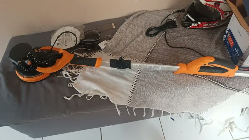 foto de Lixadeira C/ Aspirador Led Parede E Teto Girafa 750w Cor Amarelo Frequência 60 Hz