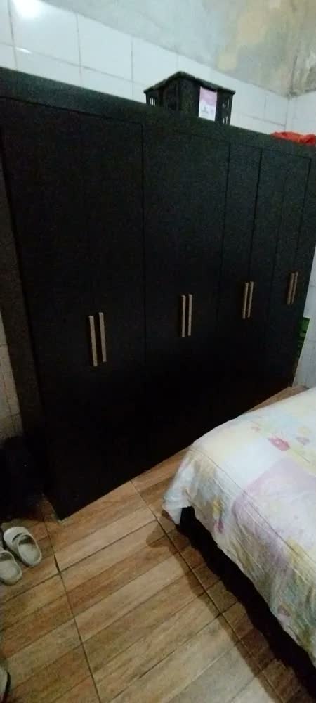 foto de Guarda Roupa Casal 8 Portas Preto Espresso Móveis 4 Gavetas MDF 200x237x47cm
